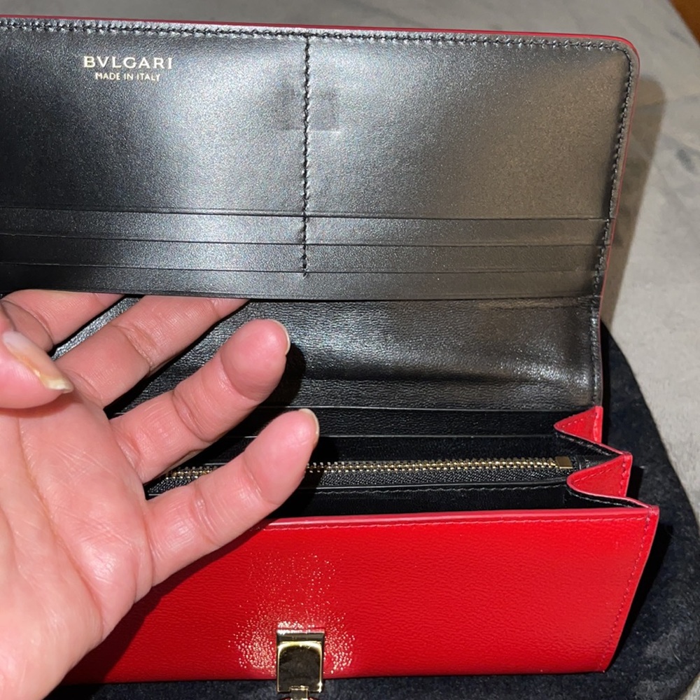 Bvlgari Preloved long wallet color redish with beautiful shine. Beautiful Wallet - Picture 12 of 17